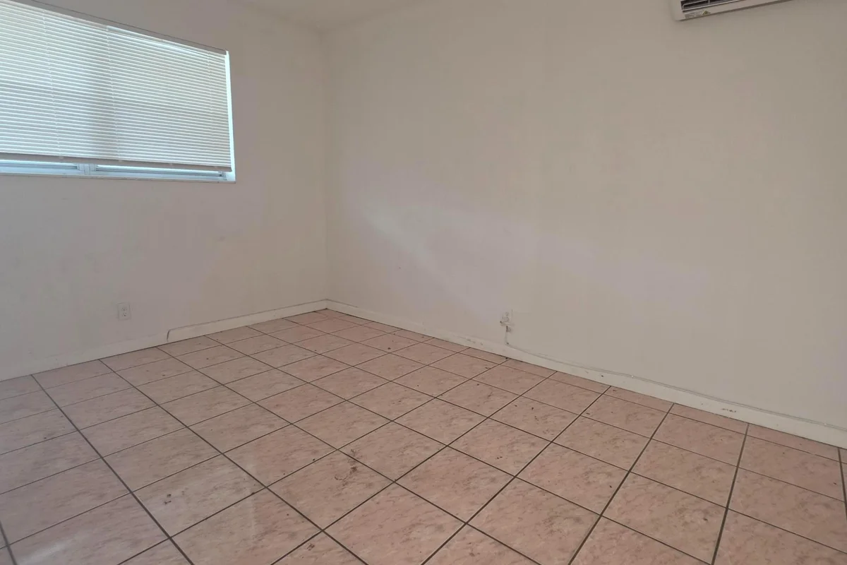 1826 Sherman St #7, Hollywood: photo 1 of 3