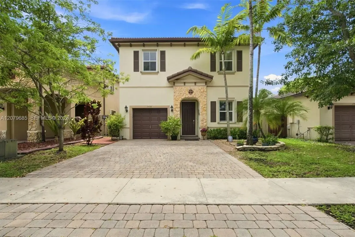 2466 NE 3rd Ct, Homestead: photo 1 of 38