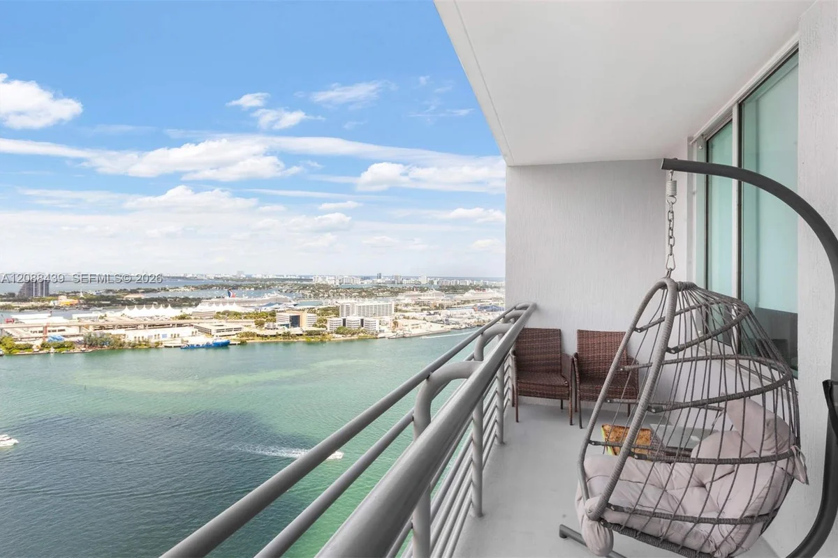 335 Biscayne Blvd #3904, Miami: photo 1 of 25