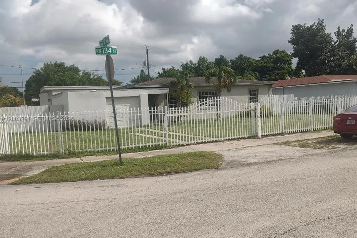 1875 NW 134th St #1, Miami: photo 1 of 5