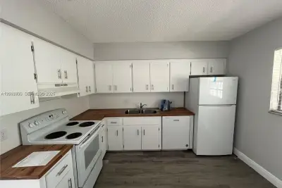 3739 SE 15 St #2, Dania Beach: photo 1 of 20