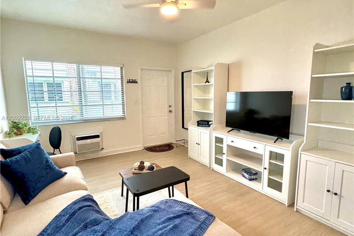 1561 Lenox Ave #6, Miami Beach: photo 1 of 13