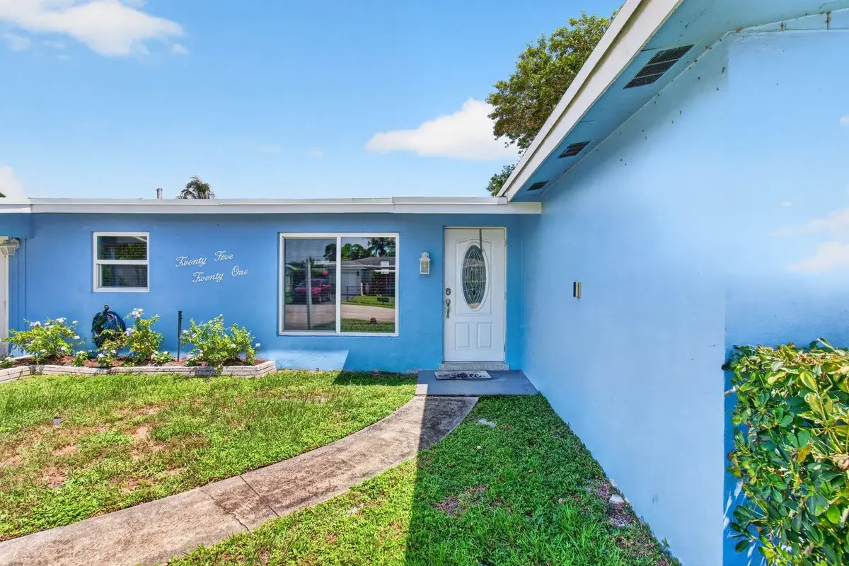 2521 Myrica Rd, West Palm Beach: photo 1 of 53