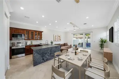 4339 Bougainvilla Dr, Lauderdale-by-the-Sea: photo 1 of 40