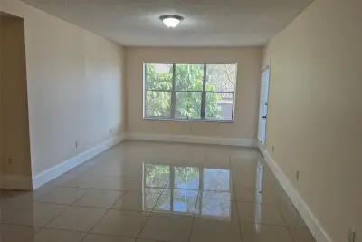 Condo in Pompano Beach: photo 1 of 17