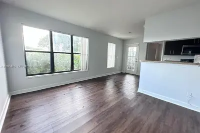 3930 NW 87th Ave, Sunrise: photo 1 of 14
