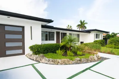 2537 SE 10th Ct, Pompano Beach: photo 1 of 62