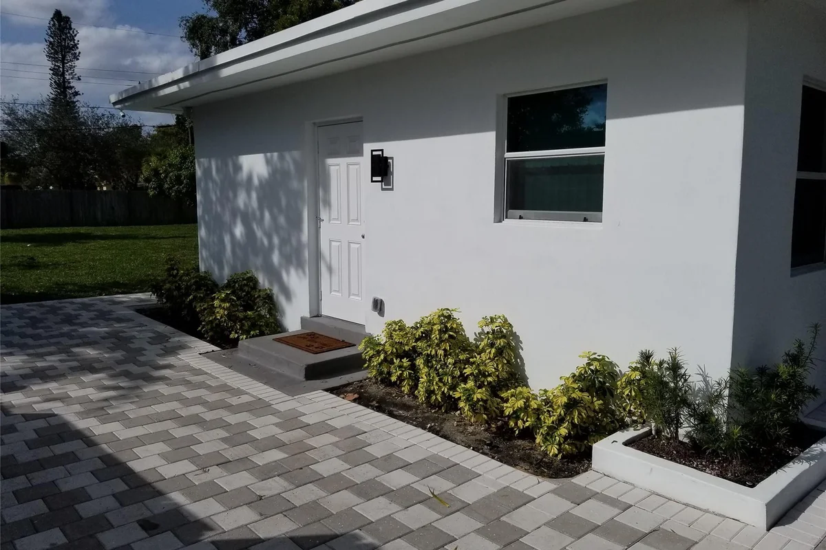 4217 SW 61st Ave, Davie: photo 1 of 38
