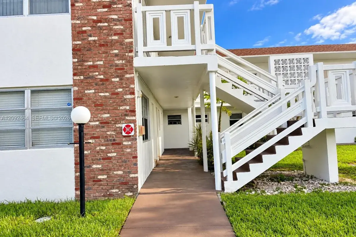 1511 NW 43rd Ave #101, Lauderhill: photo 1 of 10