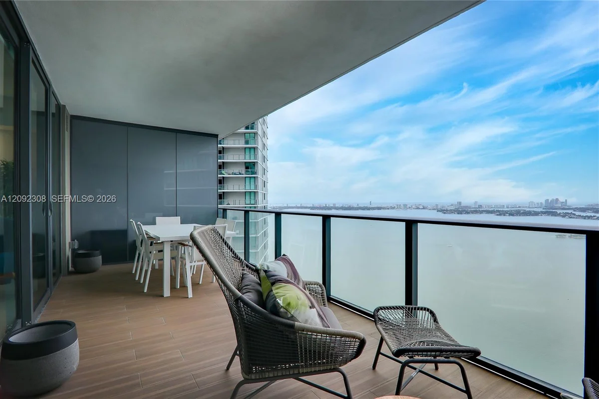 650 NE 32nd St #4105, Miami: photo 1 of 49