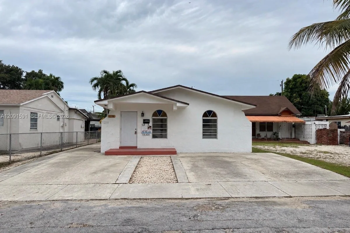 3216 SW 25th Ter, Miami: photo 1 of 12