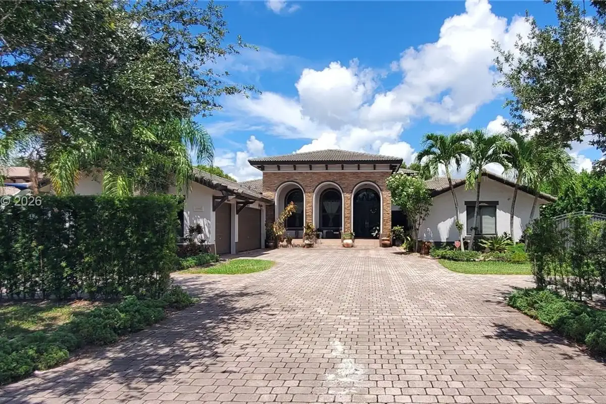 12965 SW 197th St, Miami: photo 1 of 31