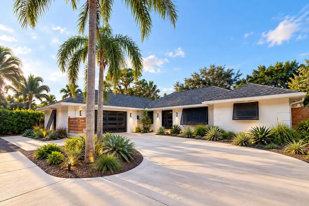 354 Country Club Dr, Tequesta: photo 1 of 44