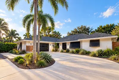 354 Country Club Dr, Tequesta: photo 1 of 44
