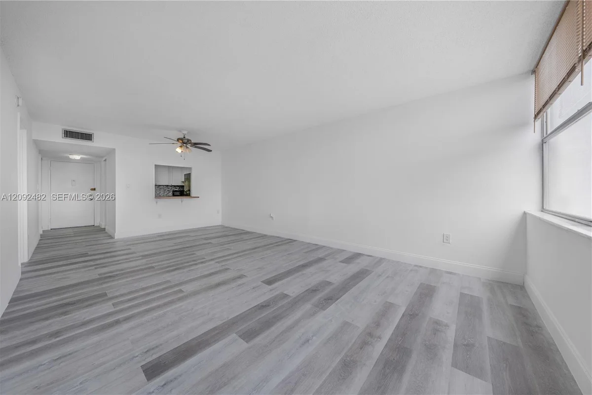 1300 NE Miami Gardens Dr #512E, Miami: photo 1 of 32