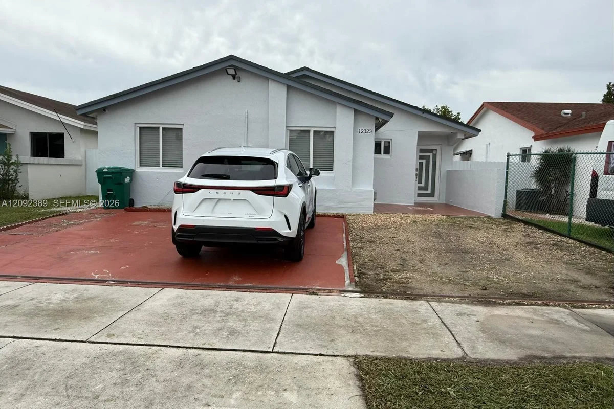 12323 SW 198th St, Miami: photo 1 of 28