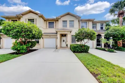 310 Spruce St, Boynton Beach: photo 1 of 40