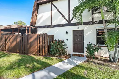148 Weybridge Cir #C, Royal Palm Beach: photo 1 of 18