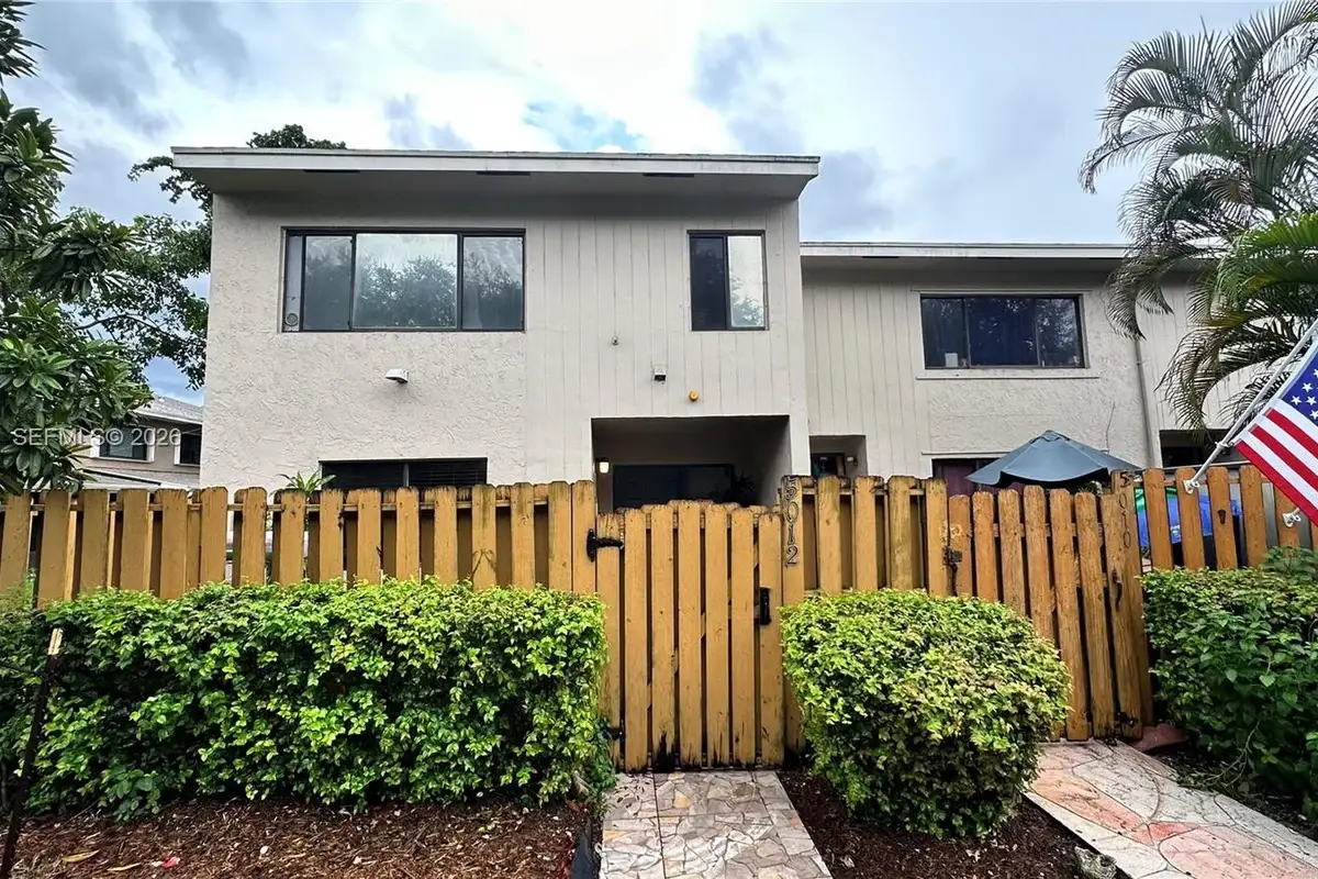 5012 S University Dr, Davie: photo 1 of 44