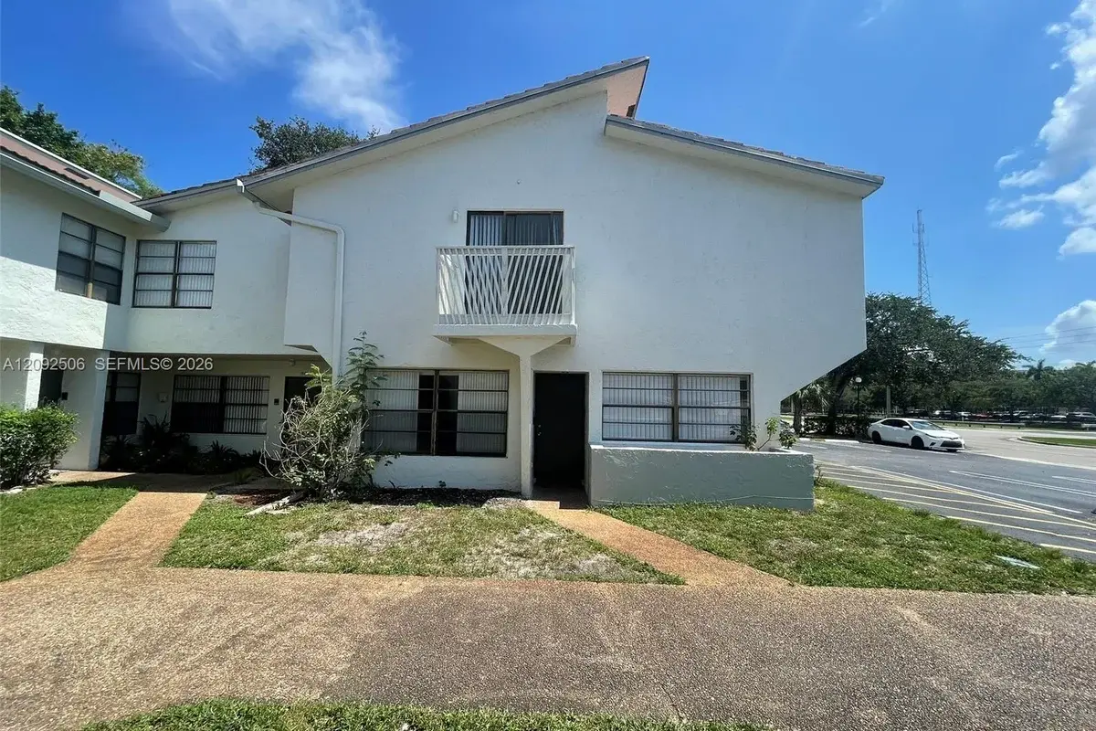 2580 Coral Springs Dr, Coral Springs: photo 1 of 17
