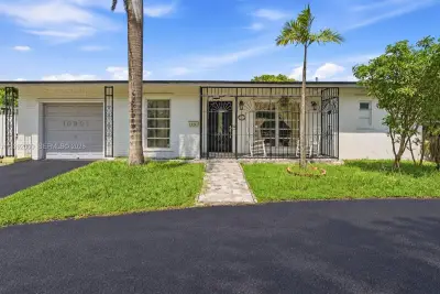 10321 Fairway Heights Blvd, Miami: photo 1 of 62