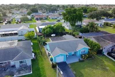 8201 NW 103rd Ave, Tamarac: photo 1 of 101