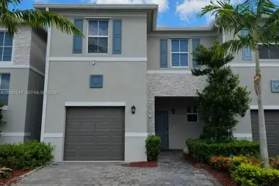 758 SE 16th Ct, Homestead: photo 1 of 1