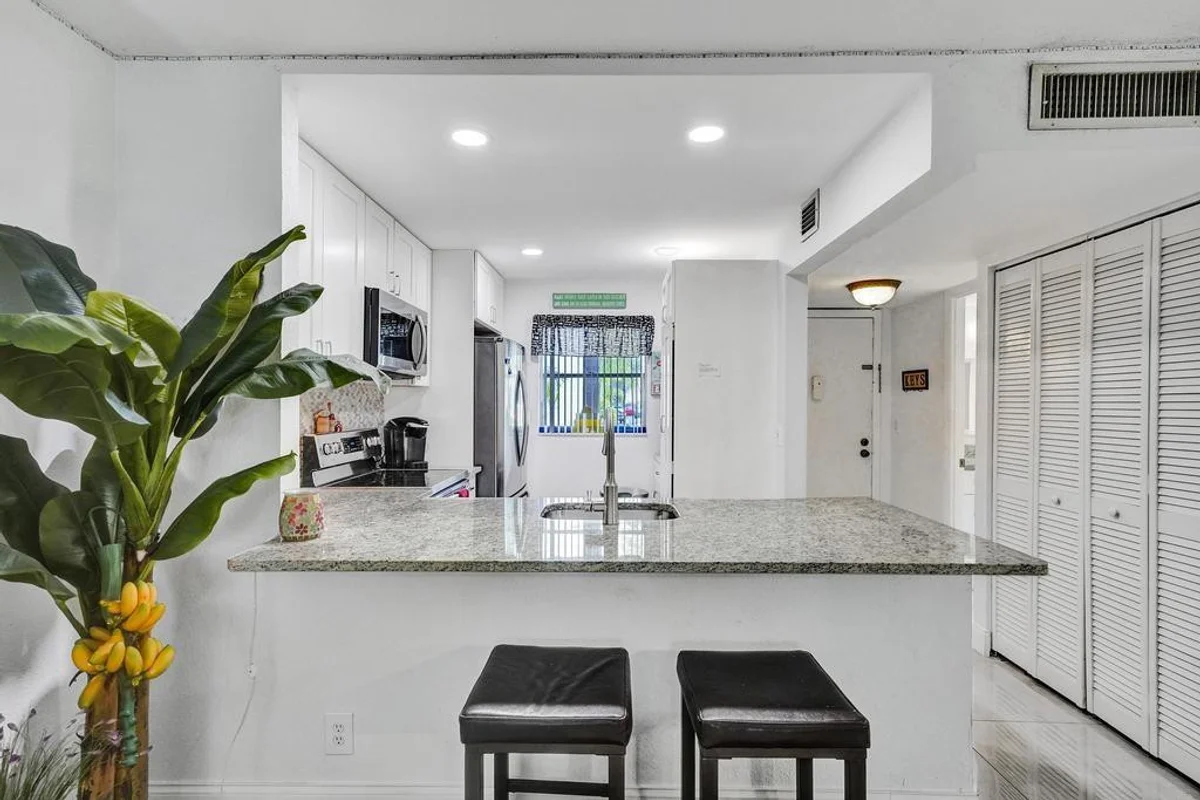 3060 Holiday Springs Blvd #106, Margate: photo 1 of 16