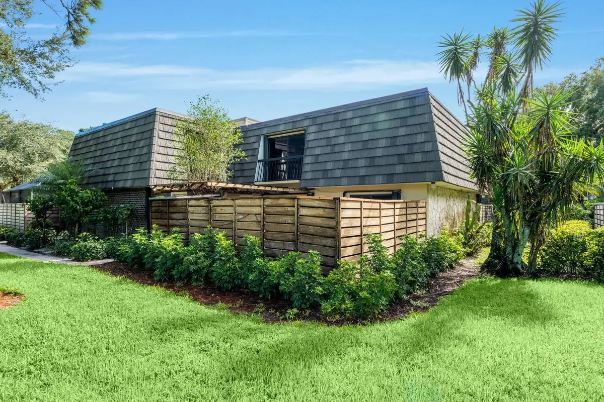1611 16th Ter, Palm Beach Gardens: photo 1 of 28
