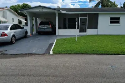 4250 NW 49th Ter, Lauderdale Lakes: photo 1 of 15
