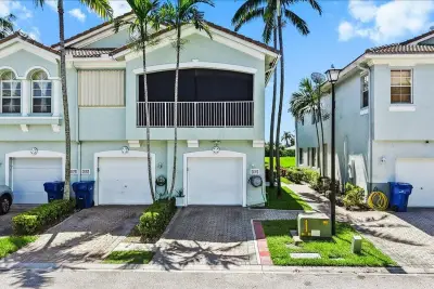 3175 Laurel Ridge Cir, Riviera Beach: photo 1 of 36