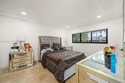 917 NE 199th St #204, Miami: photo 1 of 32