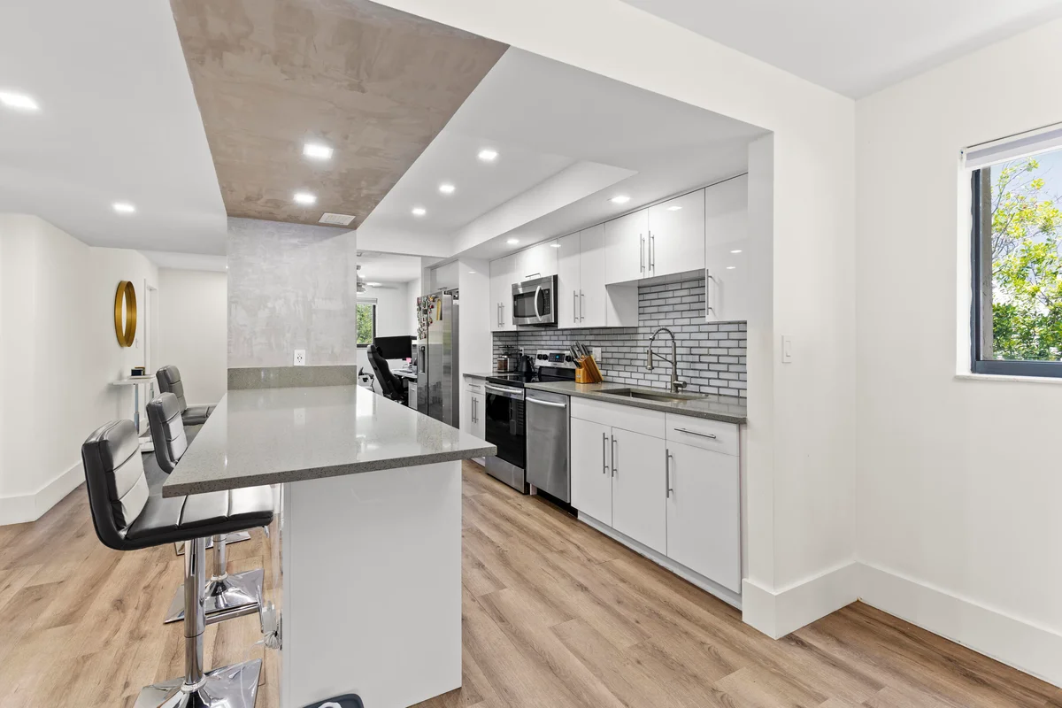 4491 Crystal Lake Dr #204C, Deerfield Beach: photo 1 of 21
