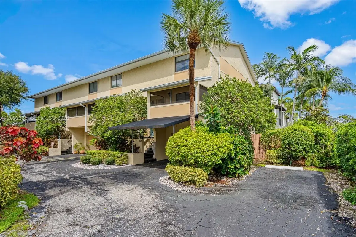 3225 NE 13th St #201, Pompano Beach: photo 1 of 52