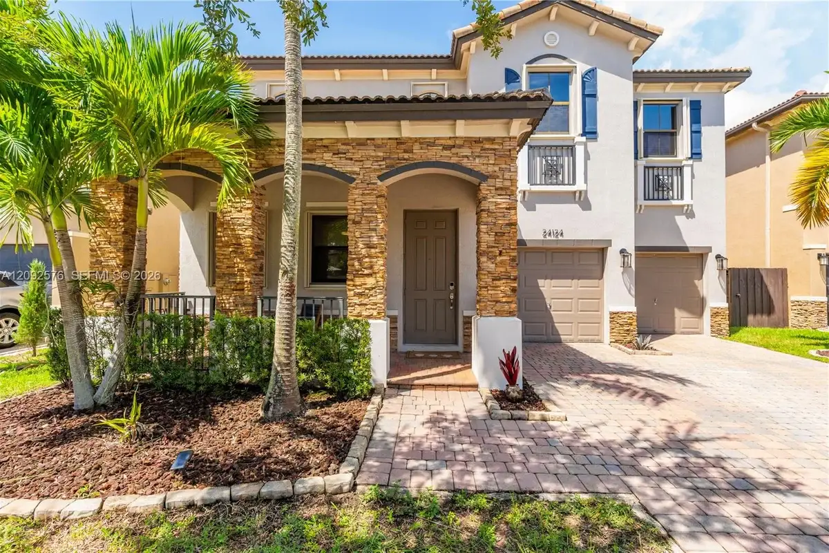 24124 SW 113th Path, Homestead: photo 1 of 32