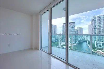 31 SE 5th St #2307, Miami: photo 1 of 24