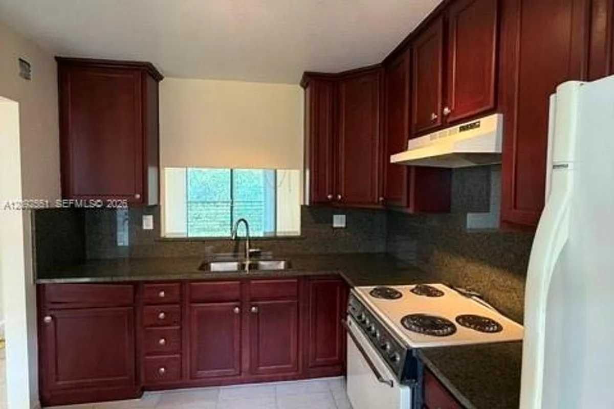 900 Colony Point Cir #416, Pembroke Pines: photo 1 of 33