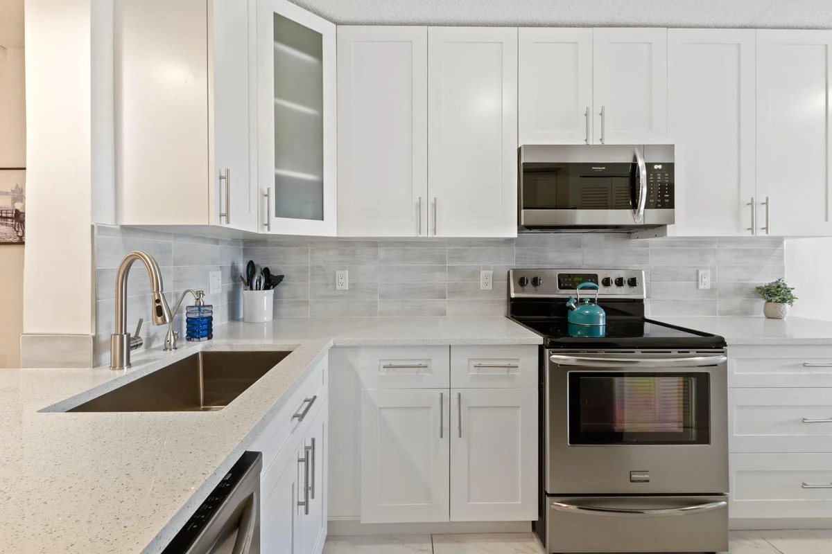 5380 Cedar Lake Dr #304, Boynton Beach: photo 1 of 32