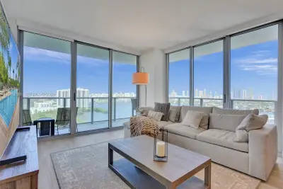 16385 Biscayne Blvd #2107, North Miami Beach: photo 1 of 34