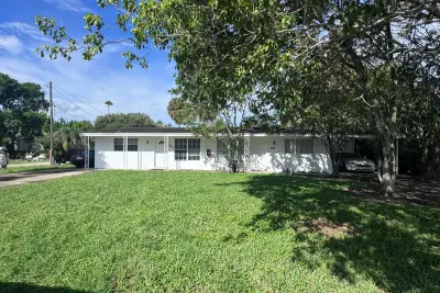 8911 Sunset Dr, Palm Beach Gardens: photo 1 of 18