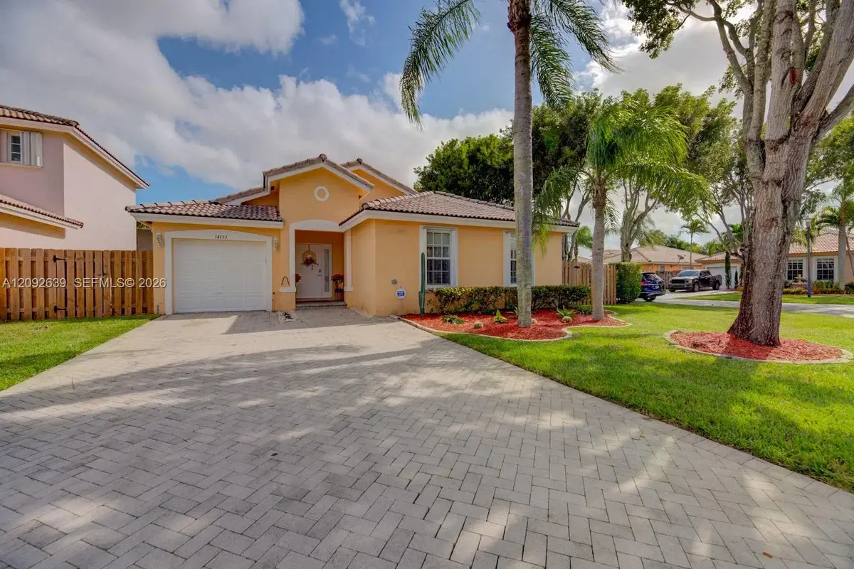 14133 SW 154th Pl, Miami: photo 1 of 31