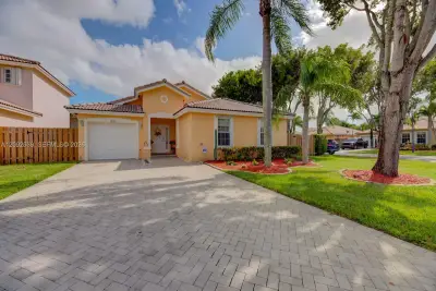 14133 SW 154th Pl, Miami: photo 1 of 31