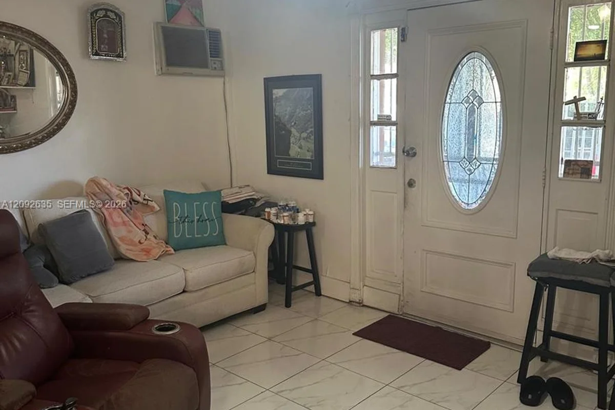 3425 NW 14th Ave, Miami: photo 1 of 31