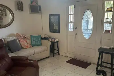 3425 NW 14th Ave, Miami: photo 1 of 31
