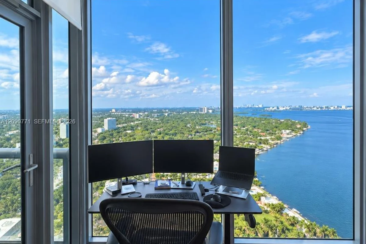 601 NE 36th St #3105, Miami: photo 1 of 32