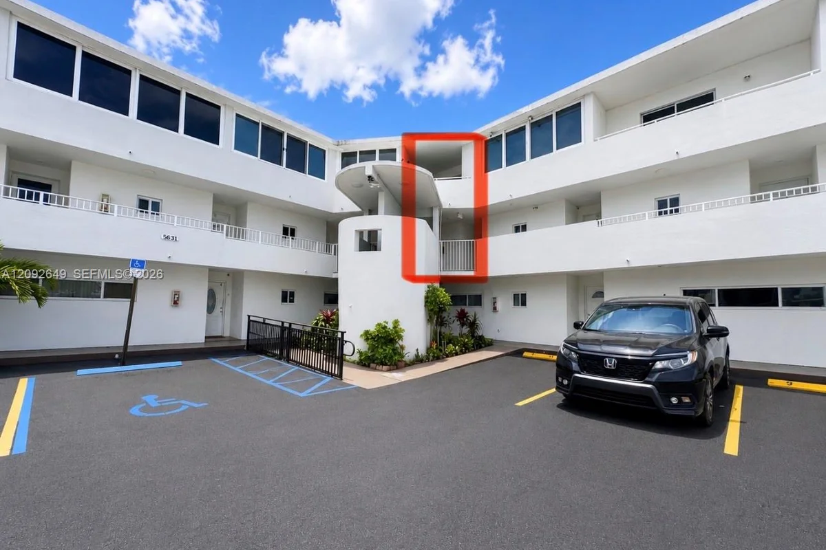 5611 W 25th Ct #8A, Hialeah: photo 1 of 14