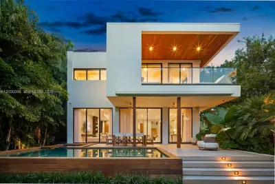 5701 N Bay Rd, Miami Beach: photo 1 of 60