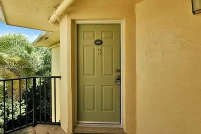 2445 SW 18th Ter #909, Fort Lauderdale: photo 1 of 20