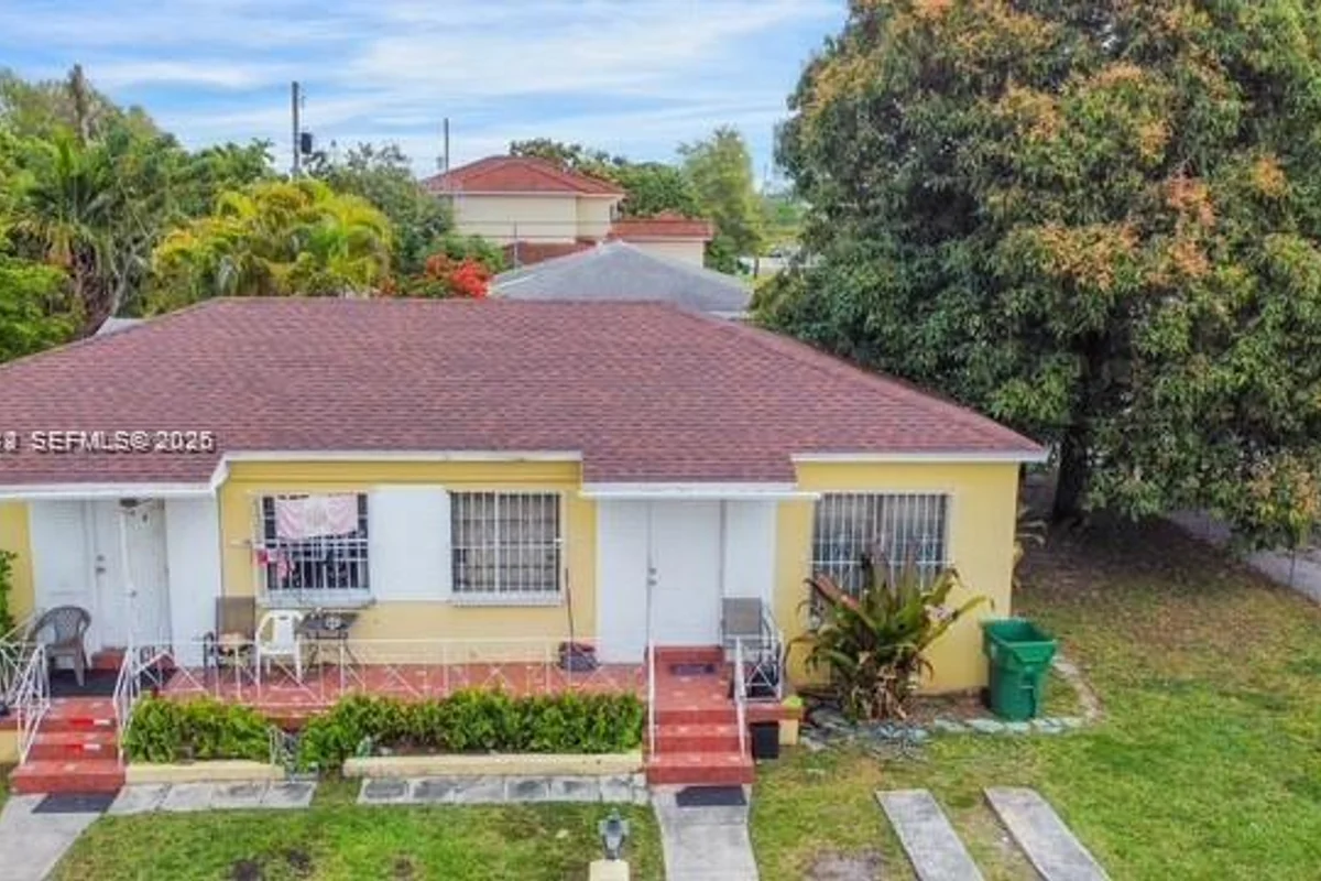 2655 SW 34th Ct, Miami: photo 1 of 17