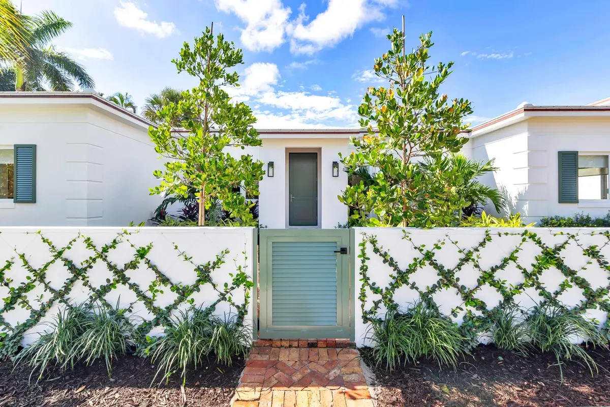 110 Greenwood Dr, West Palm Beach: photo 1 of 53